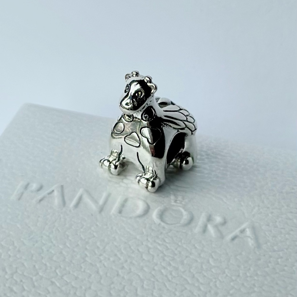 Authentic Pandora RARE 'Winniper' Charm!